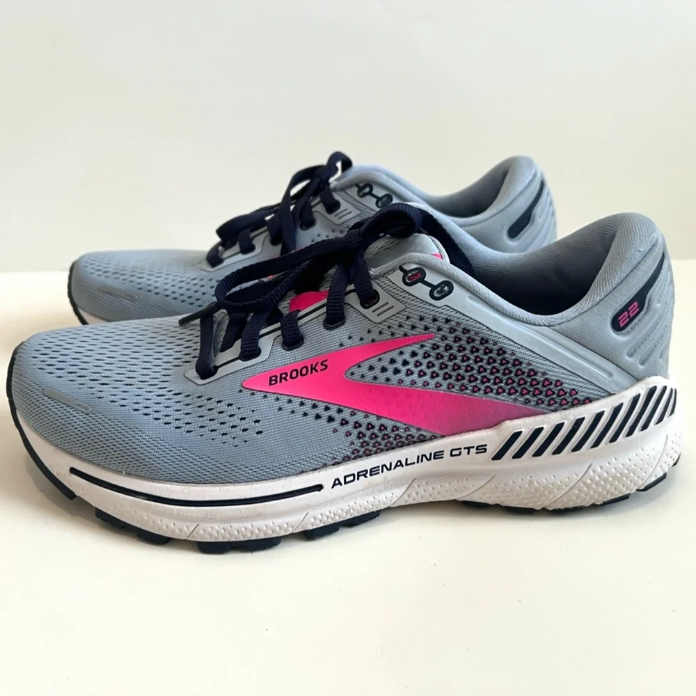 Like New Condition Brooks Women's Adrenaline GTS 22 Running Shoe, Size 9/40.5 EU - Picture 11 of 16